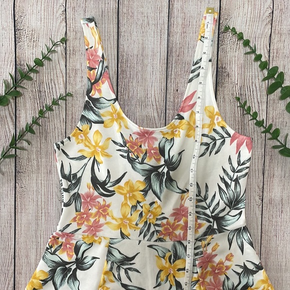🌸 Clearance! 🌸 H&M White Floral Flare Mini Dress Size 6 - Picture 5 of 9
